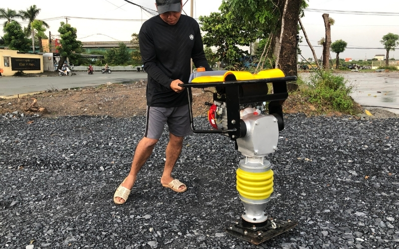 Nhược điểm máy đầm cóc cần lưu ý
