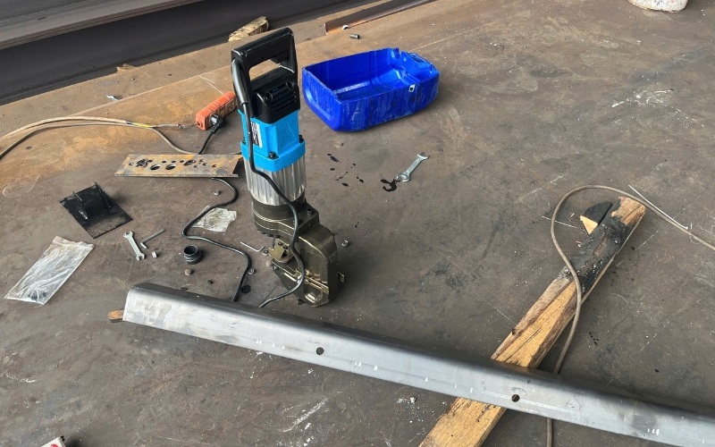 Máy đột lỗ thủy lực chạy điện